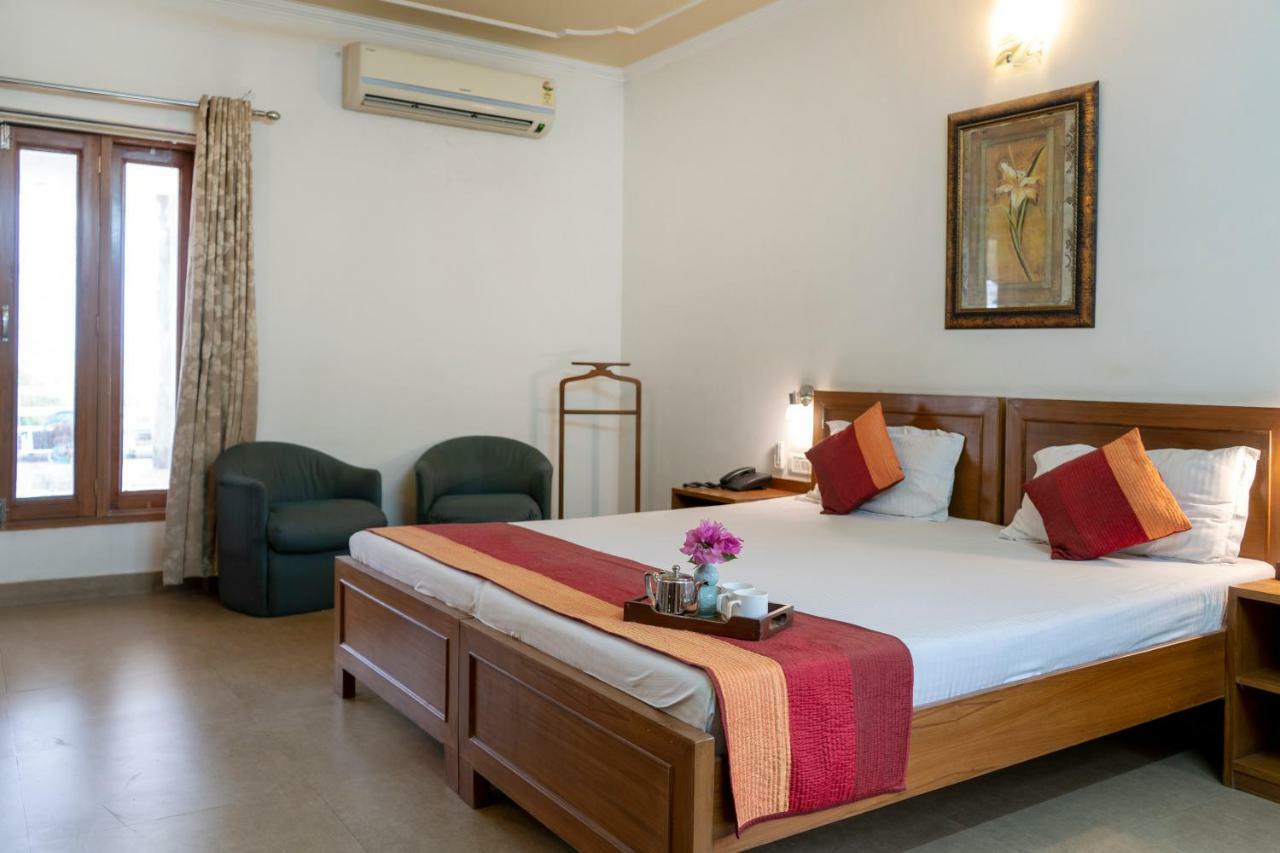 Giri Homestay By Vista Rooms Jaipur Exterior foto
