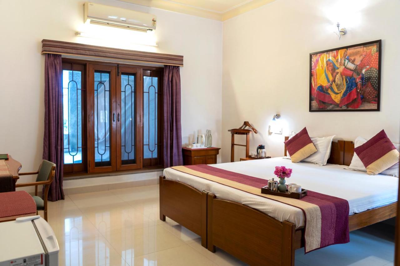 Giri Homestay By Vista Rooms Jaipur Exterior foto
